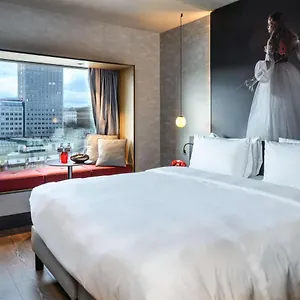**** Hotel Radisson Red Hotel, Austria